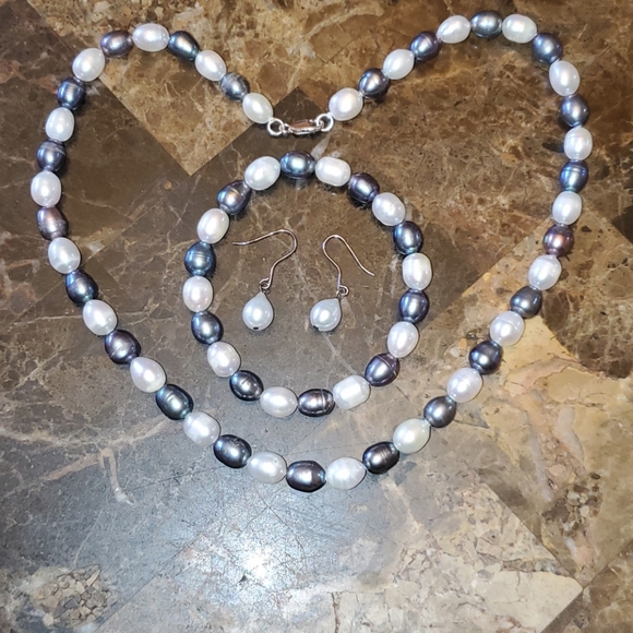 Jewelery set - Picture 1 of 4